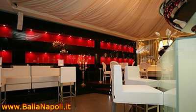 bar del bukumba con i bellissimi divanetti priv�